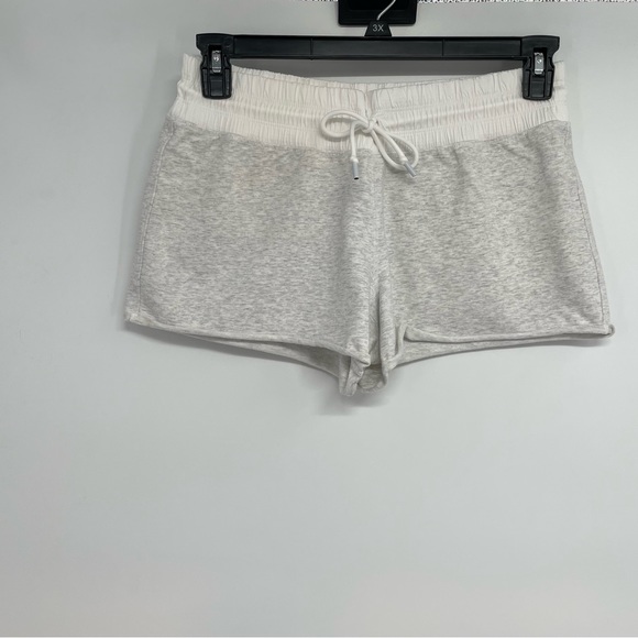 Lululemon Blissed Out Shorts Women’s 4 Light Gray - Picture 2 of 9